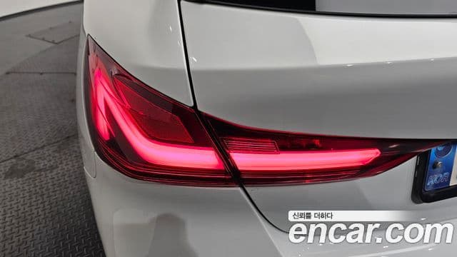 BMW 1 Series 2022 — ფოტო 2/36