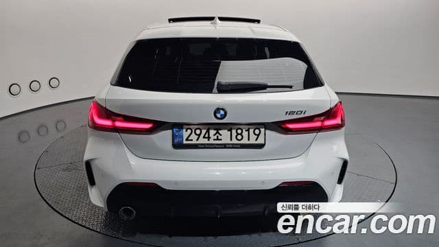 BMW 1 Series 2022 — ფოტო 12/36