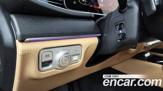 Mercedes-Benz GLE-Class 2025 — Фото 16/20