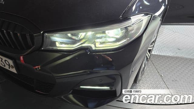 BMW 3 Series 2019 — ფოტო 30/30