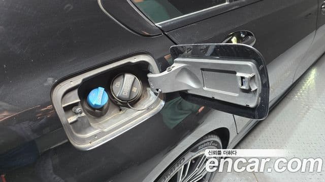 BMW 3 Series 2019 — ფოტო 29/30