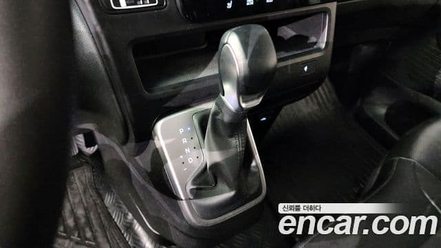 Hyundai Staria 2022 — ფოტო 9/20
