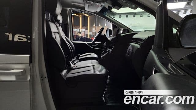 Hyundai Staria 2022 — ფოტო 11/20