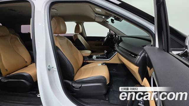 Kia Carnival 2021 — ფოტო 10/20