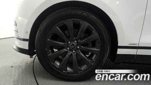 Land Rover Range Rover Velar 2018 — ფოტო 10/20