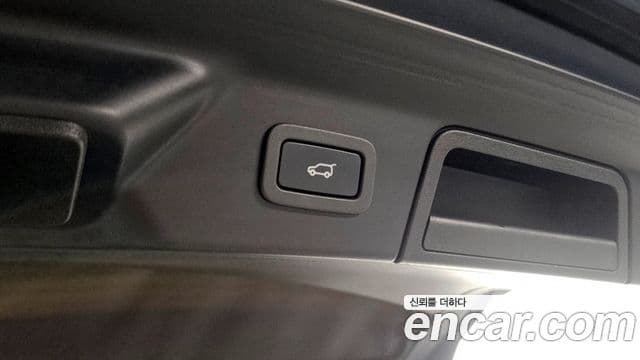 Land Rover Range Rover Velar 2018 — ფოტო 4/20