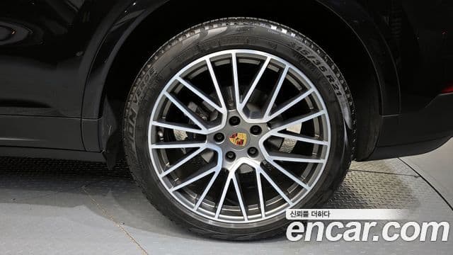 Porsche Cayenne 2023 — Photo 32/32