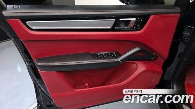 Porsche Cayenne 2023 — Photo 6/32