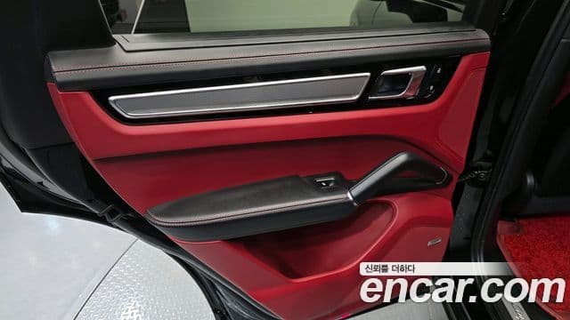 Porsche Cayenne 2023 — Photo 5/32