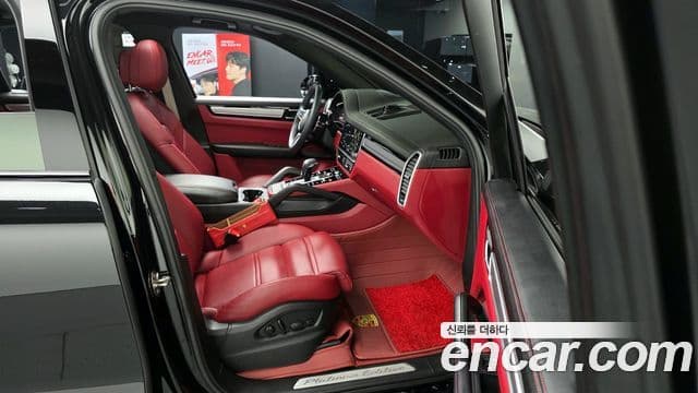 Porsche Cayenne 2023 — Photo 17/32