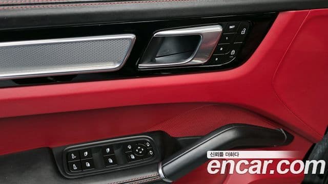 Porsche Cayenne 2023 — Photo 22/32