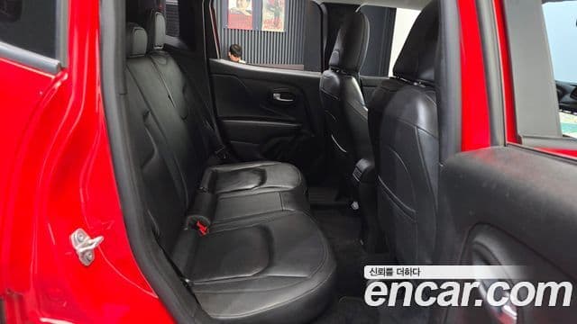 Jeep Renegade 2020 — ფოტო 22/37