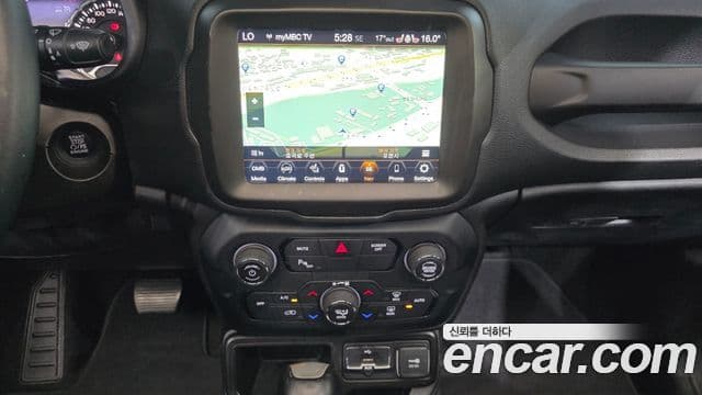 Jeep Renegade 2020 — ფოტო 7/37