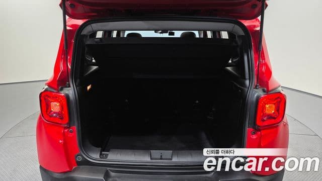 Jeep Renegade 2020 — ფოტო 27/37