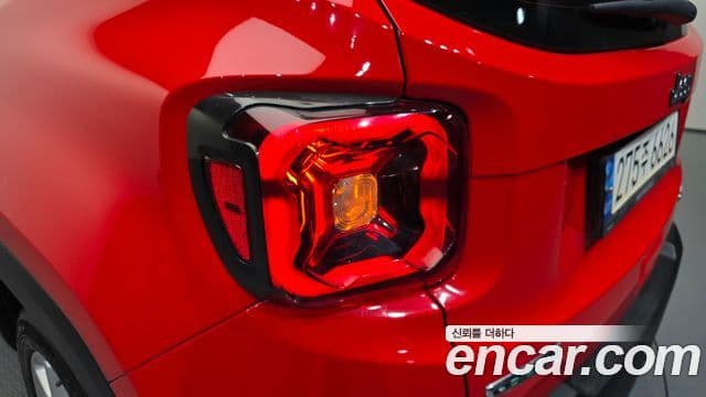 Jeep Renegade 2020 — ფოტო 33/37