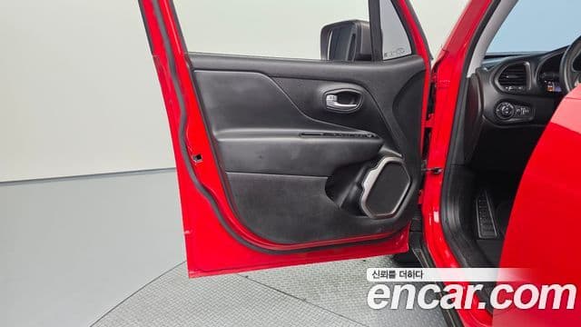 Jeep Renegade 2020 — ფოტო 28/37