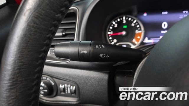 Jeep Renegade 2020 — ფოტო 37/37