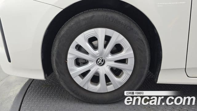 Toyota Prius 2020 — Photo 4/20