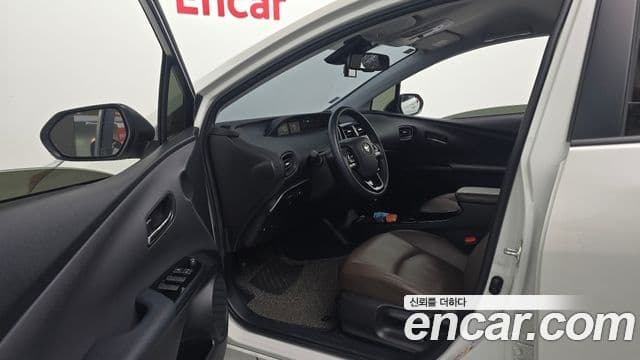 Toyota Prius 2020 — Şəkil 13/20
