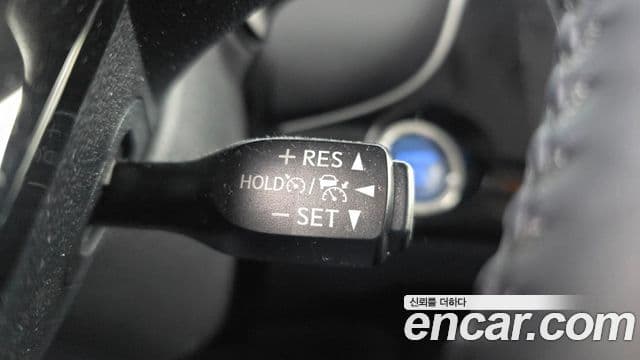 Toyota Prius 2020 — Şəkil 17/20