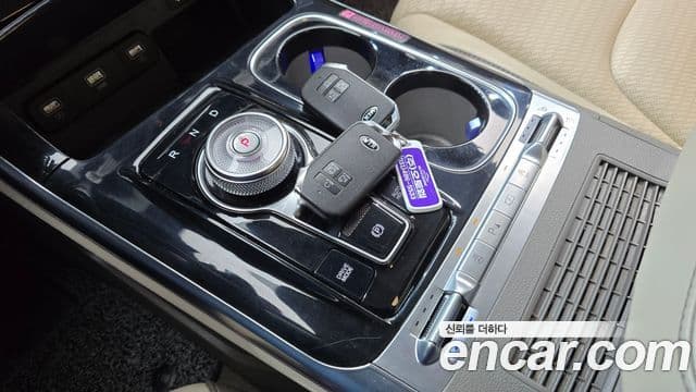Kia Carnival 2021 — фото 9 из 20