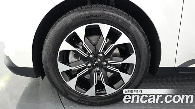 Kia Carnival 2021 — ფოტო 5/20