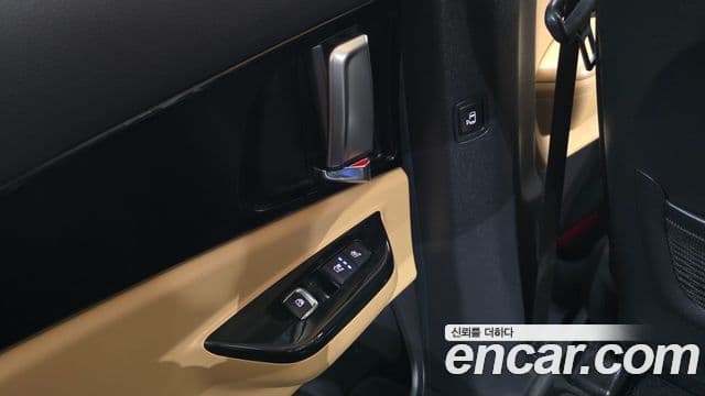 Kia Carnival 2021 — ფოტო 18/20