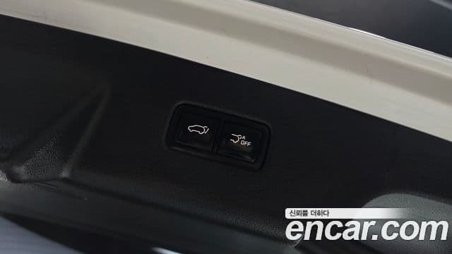 Kia Carnival 2021 — ფოტო 19/20