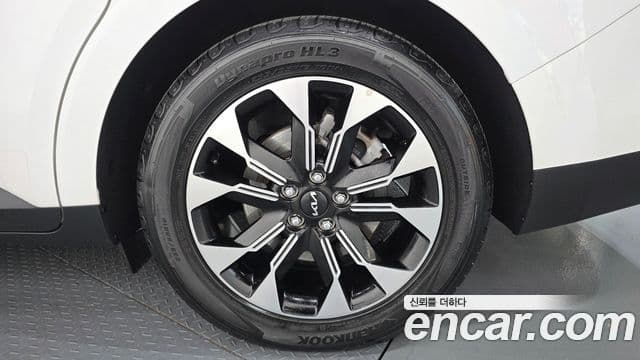 Kia Carnival 2021 — ფოტო 14/31