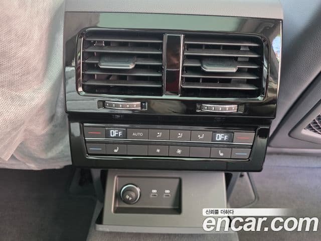Volkswagen Touareg 2025 — ფოტო 8/19