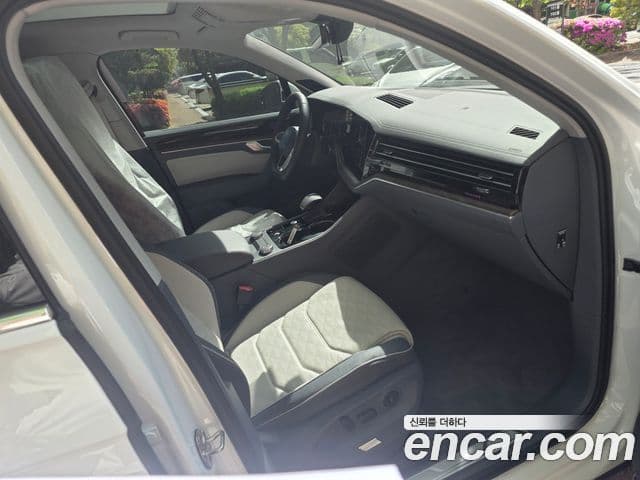 Volkswagen Touareg 2025 — ფოტო 15/19