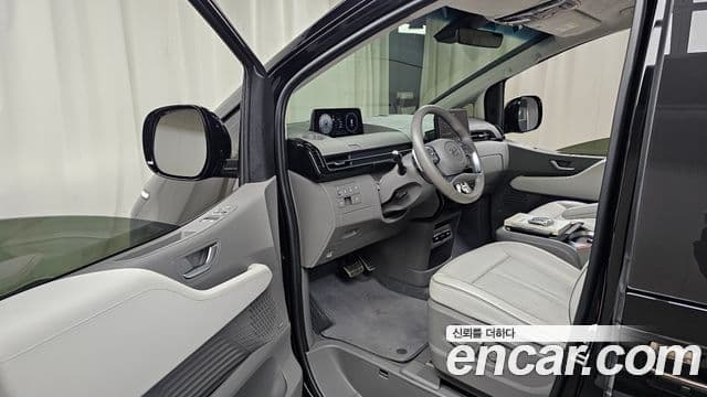 Hyundai Staria 2022 — Фото 8/20
