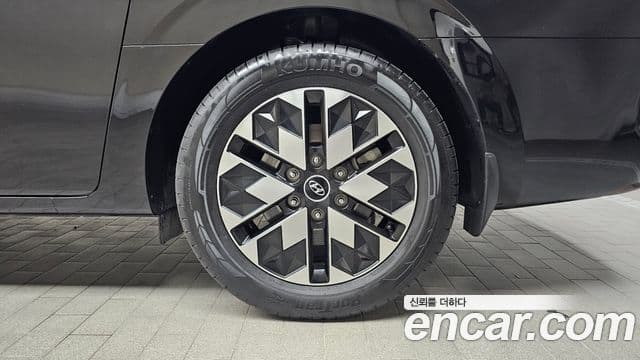 Hyundai Staria 2022 — ფოტო 14/34