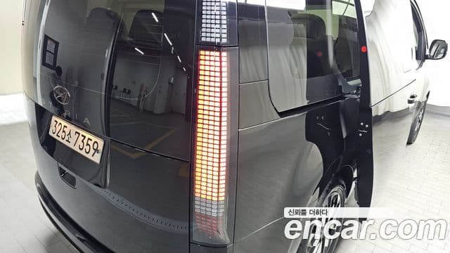 Hyundai Staria 2022 — ფოტო 11/34