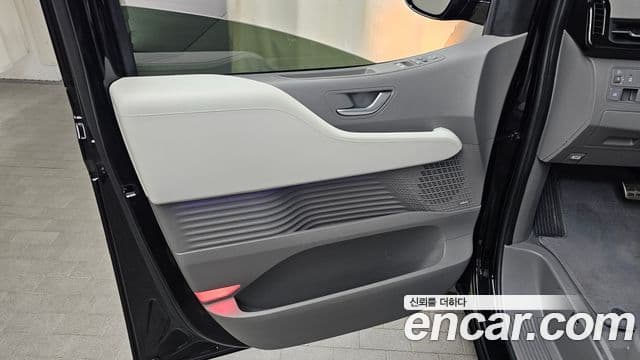 Hyundai Staria 2022 — ფოტო 2/34