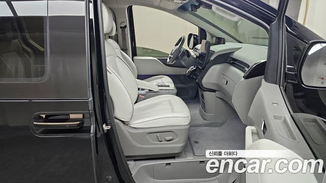 Hyundai Staria 2022 — ფოტო 22/34