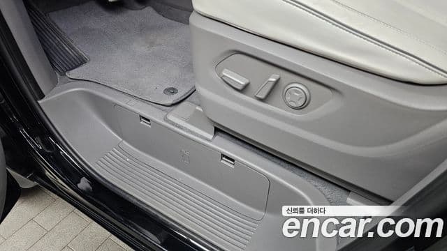 Hyundai Staria 2022 — ფოტო 19/34