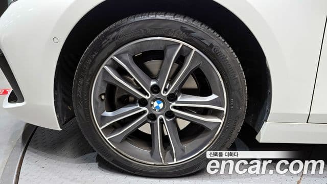 BMW 1 Series 2021 — Фото 4/20