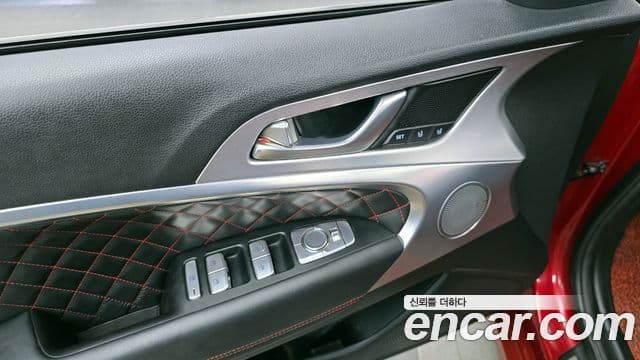 Genesis G70 2019 — Photo 15/33