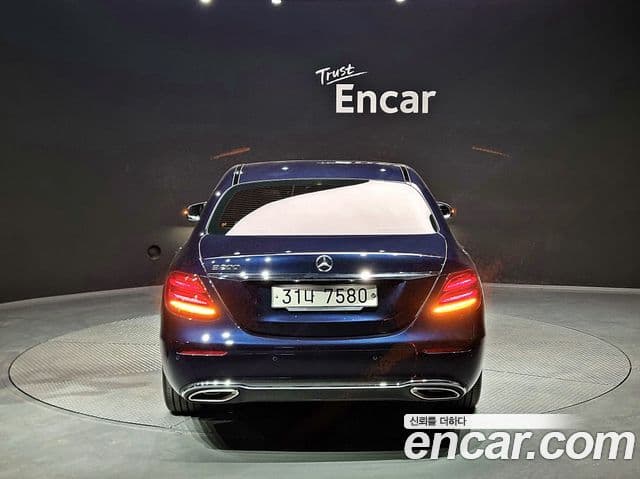 Mercedes-Benz E-Class 2018 — ფოტო 3/20