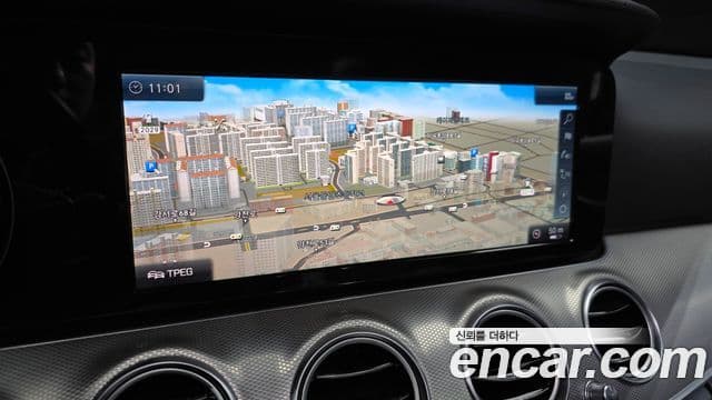 Mercedes-Benz E-Class 2018 — ფოტო 13/20