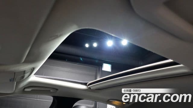 Mercedes-Benz E-Class 2018 — ფოტო 18/20