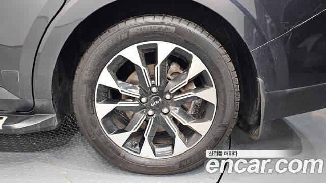 Kia Carnival 2021 — Şəkil 25/44