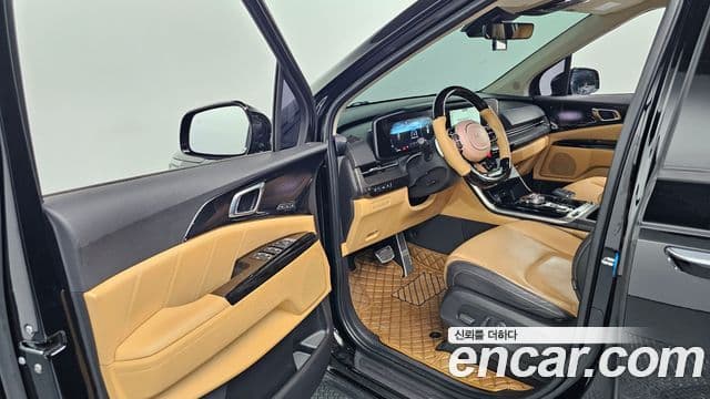Kia Carnival 2022 — фото 10 из 20