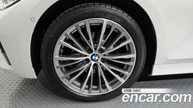 BMW 3 Series 2021 — ფოტო 5/20