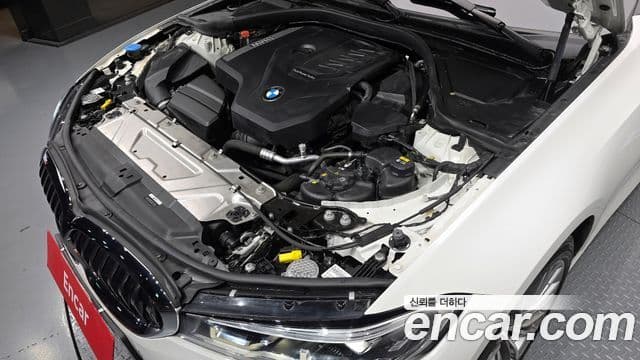 BMW 3 Series 2021 — ფოტო 6/20