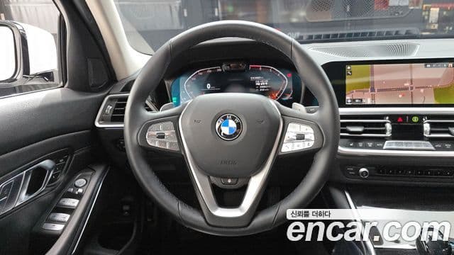 BMW 3 Series 2021 — ფოტო 13/20