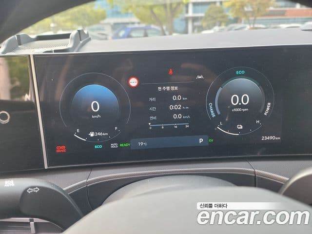 Hyundai Santa Fe 2024 — ფოტო 13/20