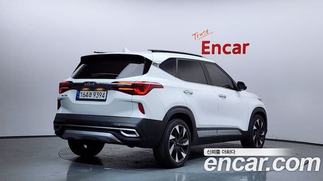 Kia Seltos 2022 — ფოტო 16/34