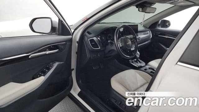 Kia Seltos 2022 — ფოტო 18/34
